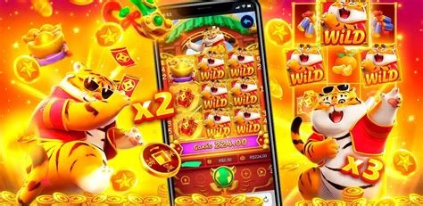Atasan meja casino poker dengan kartu tertata dan suasana kompetitif
